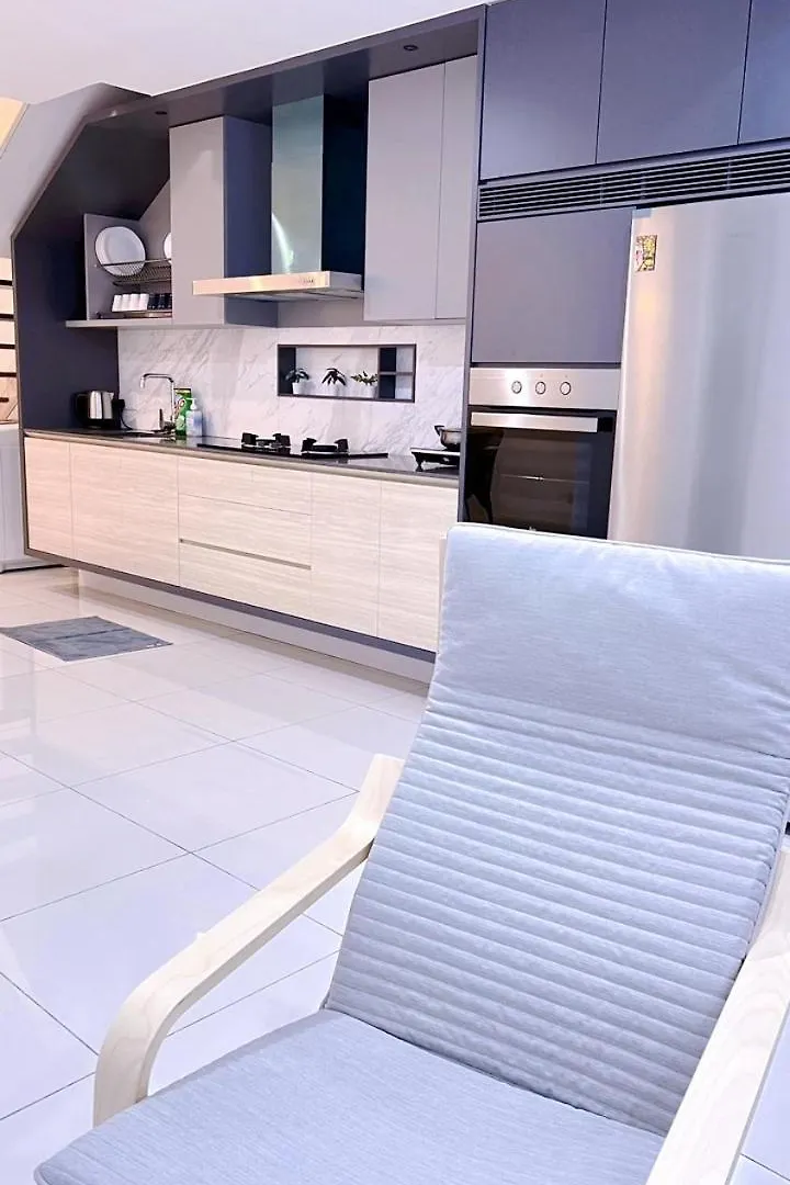 Appartamento Sunrise@Gurney Spacious 2Br Duplex George Town Malesia